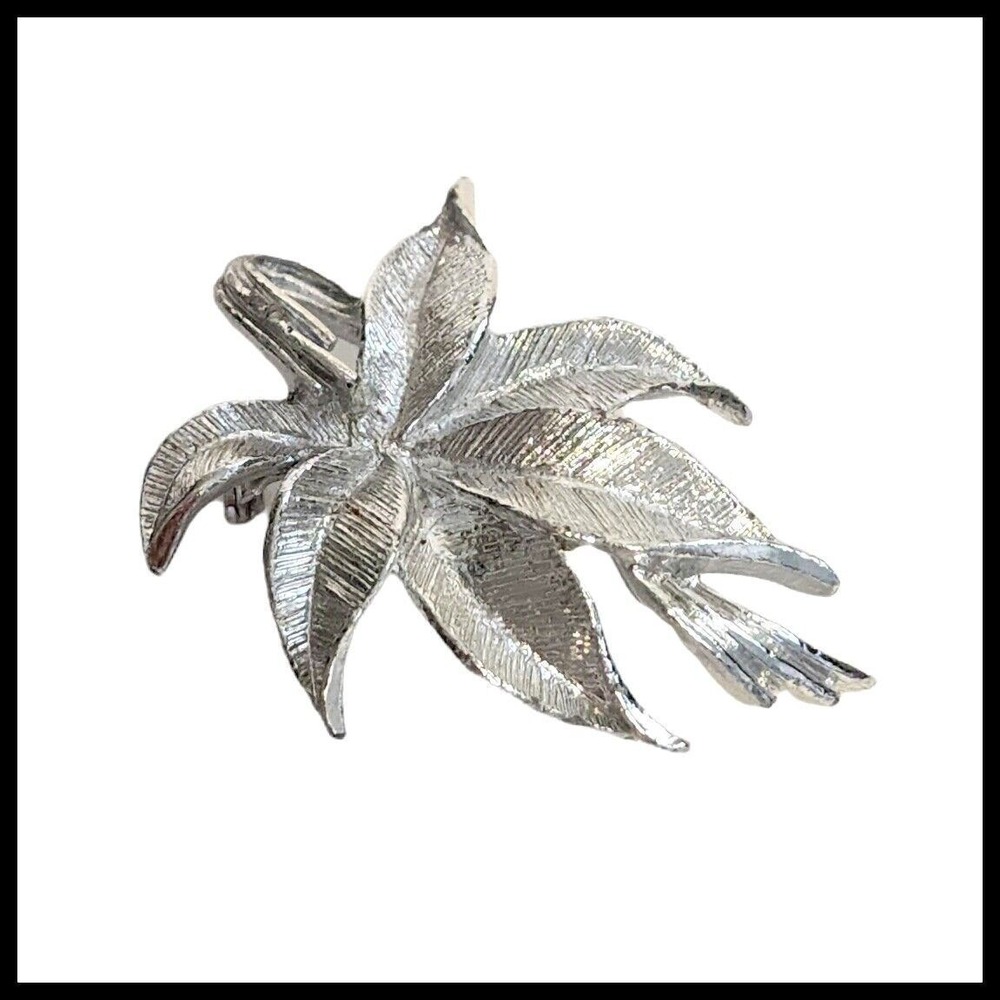 Vintage Gerry's Etched Silver Tone Poinsettia Flower Leaf Cluster Brooch Pin